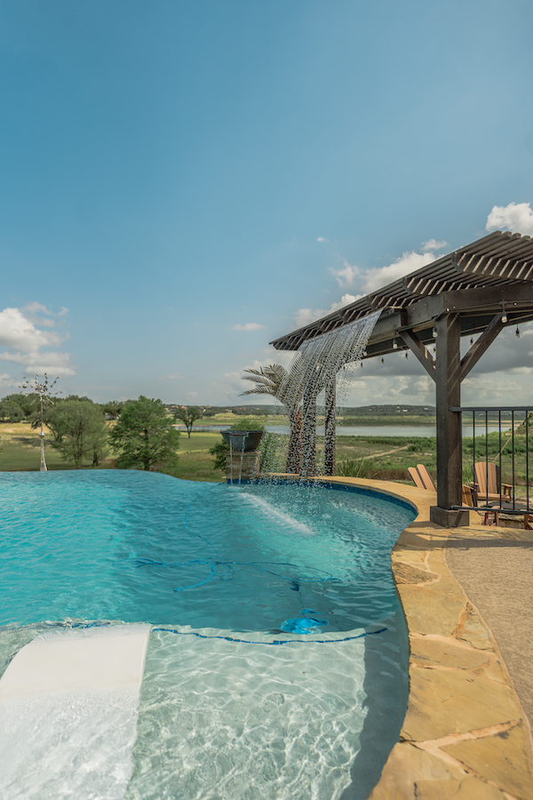 Swimming pool contractor in San Antonio