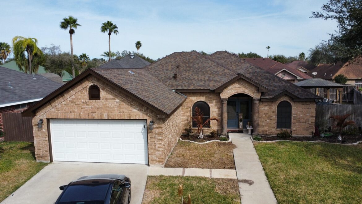 Roofing contractor McAllen